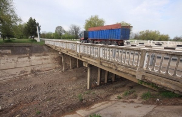 Україна перекрила воду Криму. ФОТО