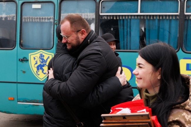 У Луцьку зустріли воїнів, звільнених із полону