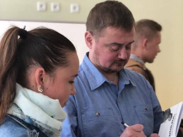 До Луцька завітав письменник Андрій Кокотюха. ФОТО