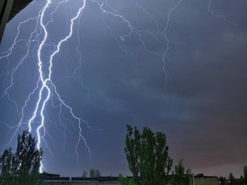 На Волині за вихідні через влучання блискавки сталося 4 пожежі
