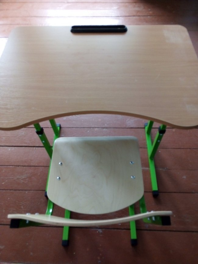 Для першокласників у громаді на Волині закупили одномісні парти. ФОТО