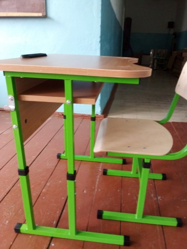 Для першокласників у громаді на Волині закупили одномісні парти. ФОТО