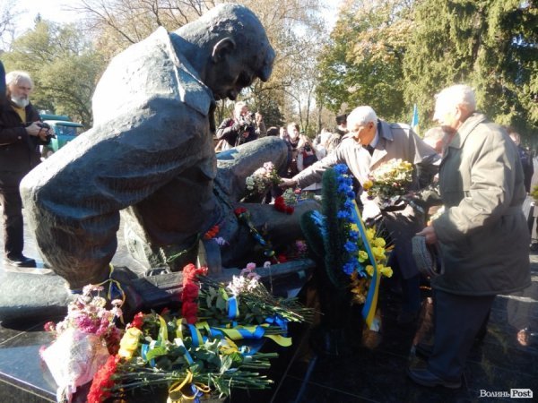 У Луцьку вшанували пам'ять загиблих у Другій світовій. ФОТО