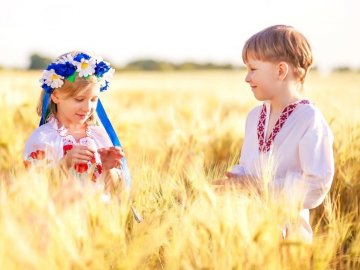 Із окупованого Криму вдалося вивезти до України двох дітей