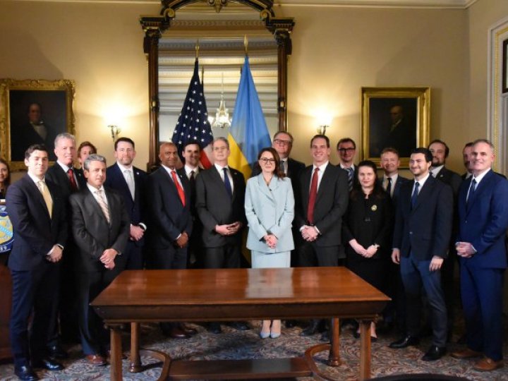 Україна та США уклали угоду про надра. Що вона передбачає?