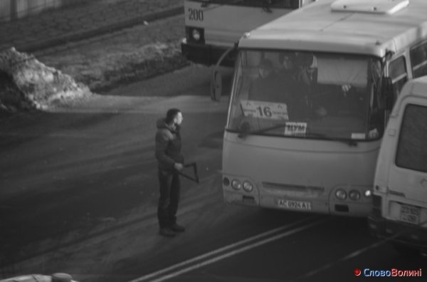 У Луцьку - тролейбусний затор. ФОТО