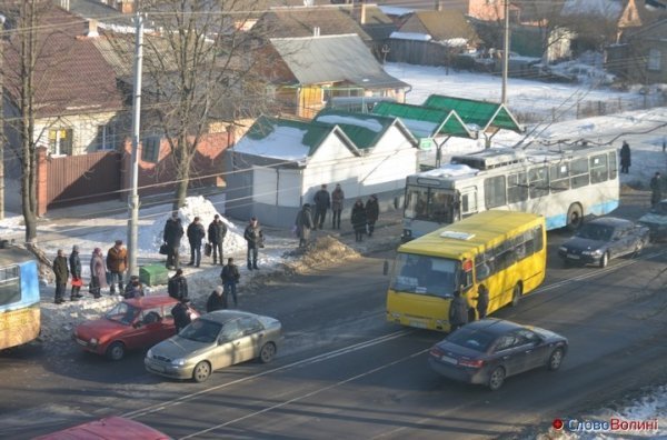 У Луцьку - тролейбусний затор. ФОТО