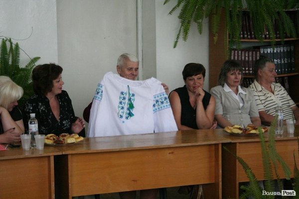 Луцьким дітям-сиротам подарували вишиті сорочки