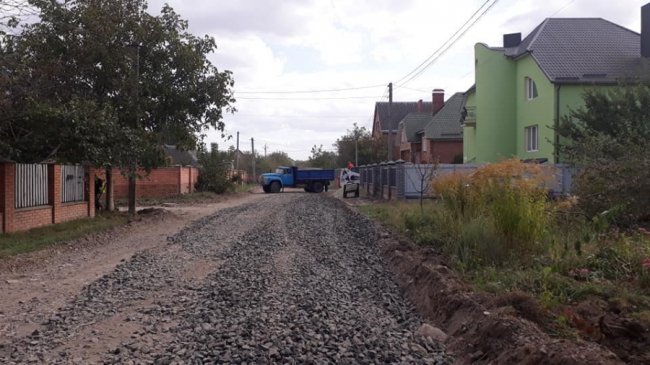 У селі під Луцьком капітально ремонтують дорогу. ФОТО