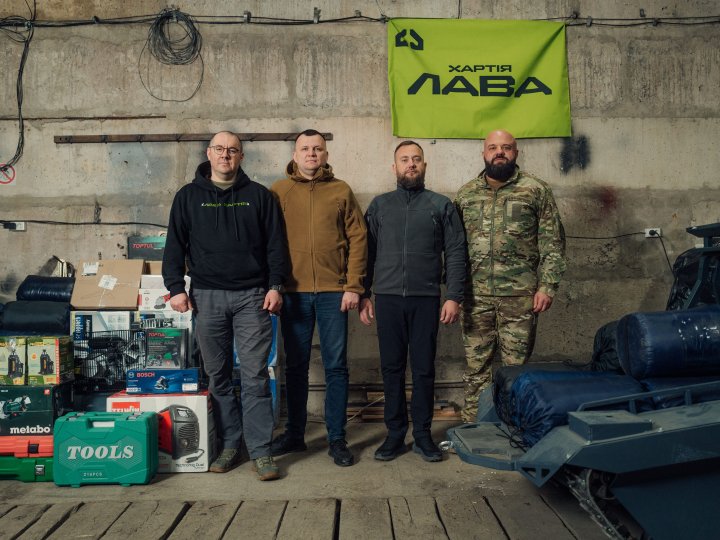 Майже на 500 тисяч гривень: громада Нововолинська передала допомогу полку «Лава»