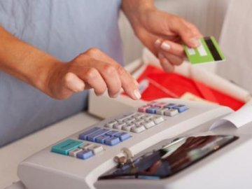 Фіскали погрожують карою за торгівлю технікою без касового апарата