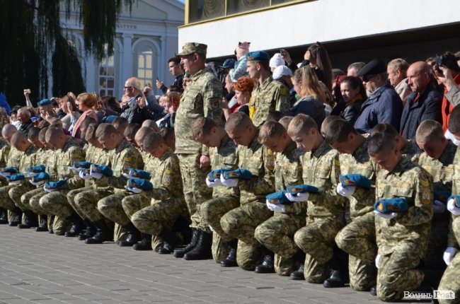 «Нам є що захищати»: урочиста посвята ліцеїстів у Луцьку.  ФОТО