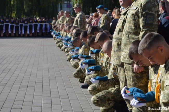 «Нам є що захищати»: урочиста посвята ліцеїстів у Луцьку.  ФОТО