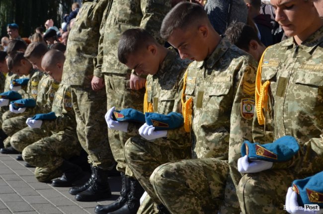 «Нам є що захищати»: урочиста посвята ліцеїстів у Луцьку.  ФОТО