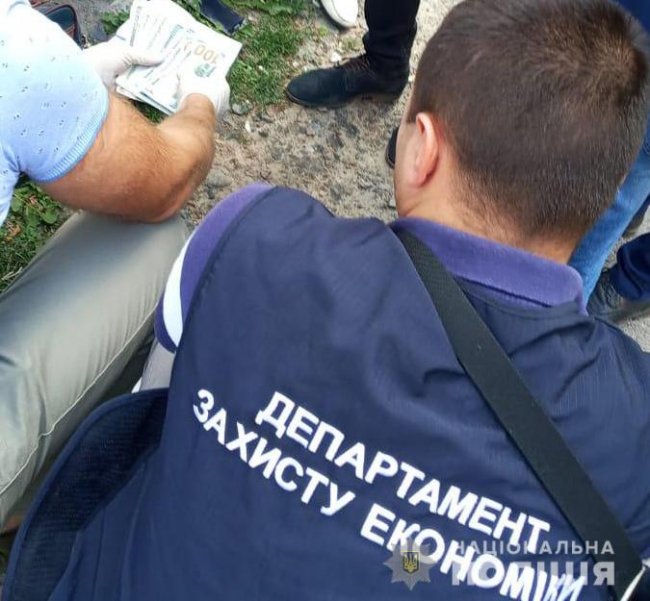 Посадовцю Держекоінспекції, якого зловили на хабарі у Луцьку, оголосили про підозру