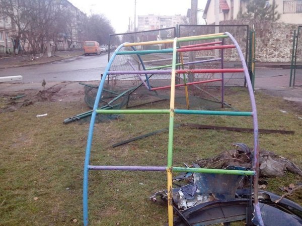 У Луцьку «Toyota» влетіла в дитсадок. ФОТО