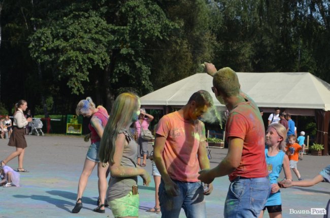 Кольорова подія року: як у Луцьку святкують День молоді. ФОТО