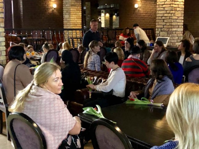 Квіти, подарунки і щира розмова: «Побратими України» влаштували свято дружинам волинських Героїв