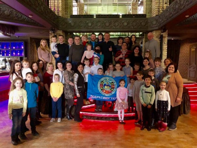 Квіти, подарунки і щира розмова: «Побратими України» влаштували свято дружинам волинських Героїв