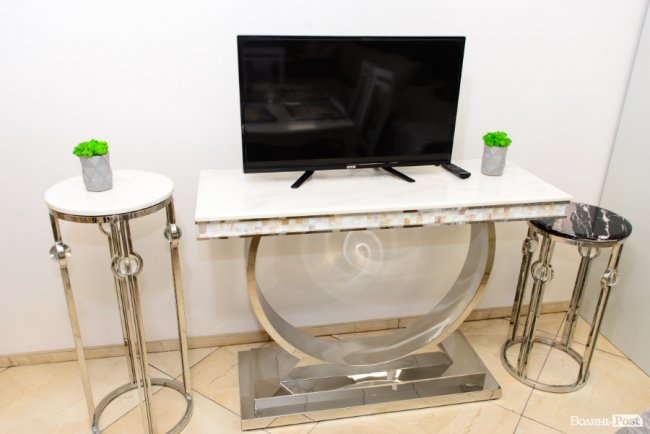  У Луцьку відкривають стильний меблевий шоурум. ФОТО *