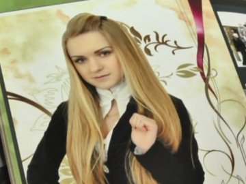 Вчителі і сусіди поділились спогадами про загиблу в авіакатастрофі бортпровідницю з Волині. ВІДЕО