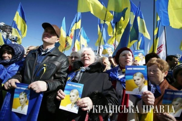 З’їзд «Батьківщини»: Саакашвілі, бабусі та «висока» Тимошенко. ФОТО