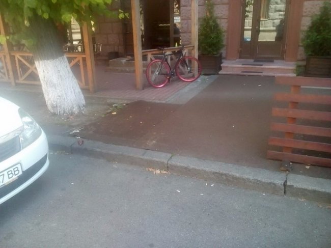 У Луцьку зносили незаконні будівлі