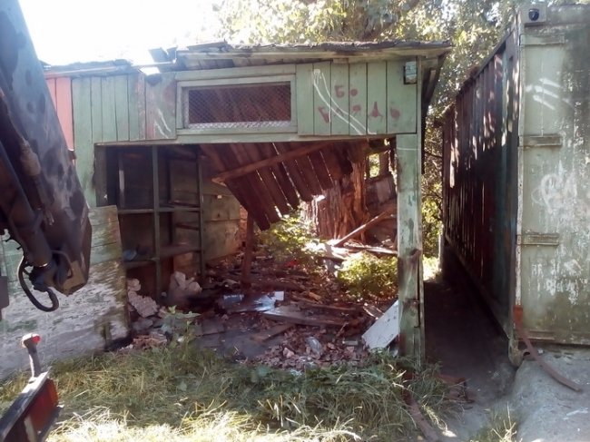 У Луцьку зносили незаконні будівлі