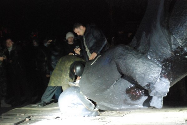 Як Волинь позбулася маневицького Леніна. ФОТО