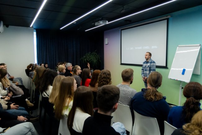 Сценарист українських серіалів Павло Євчук в Дія. Бізнес у Луцьку розповів, як написати класний сценарій