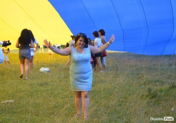 Під Берестечком розгорнули прапор України довжиною 60 метрів. ФОТО