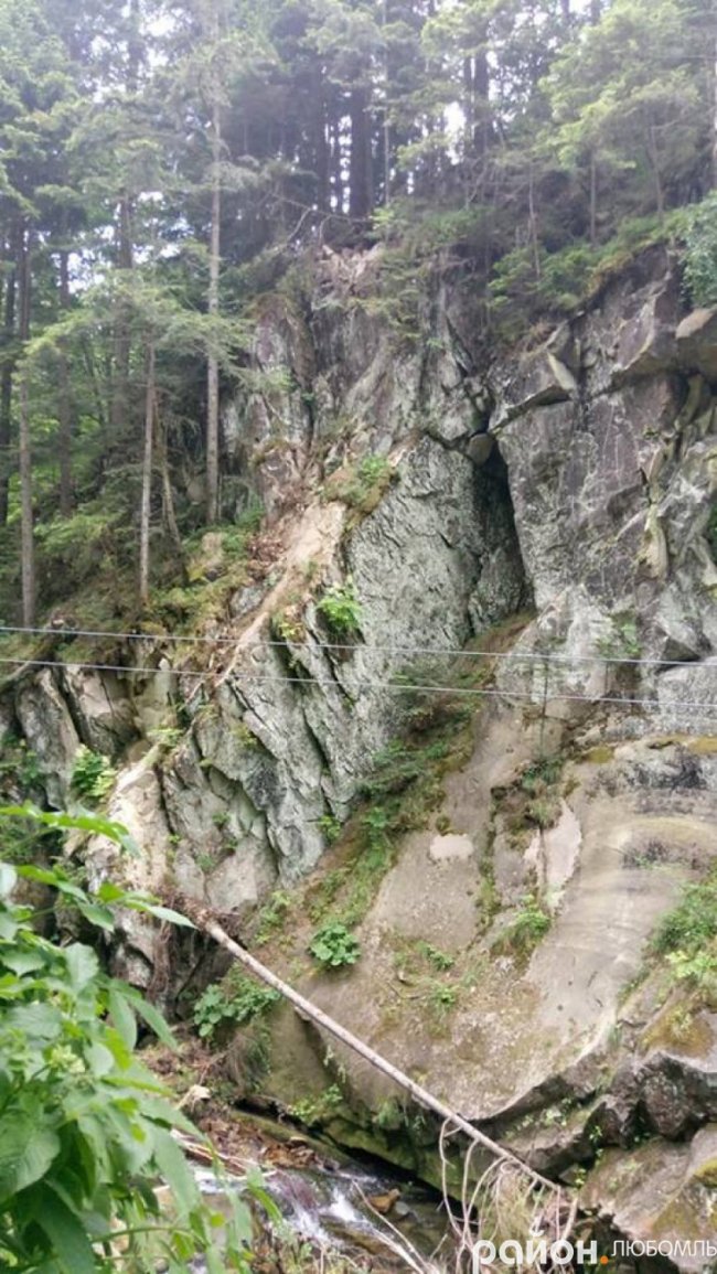 Любомльські дев'ятикласники проміняли випускні сукні на краєвиди у горах