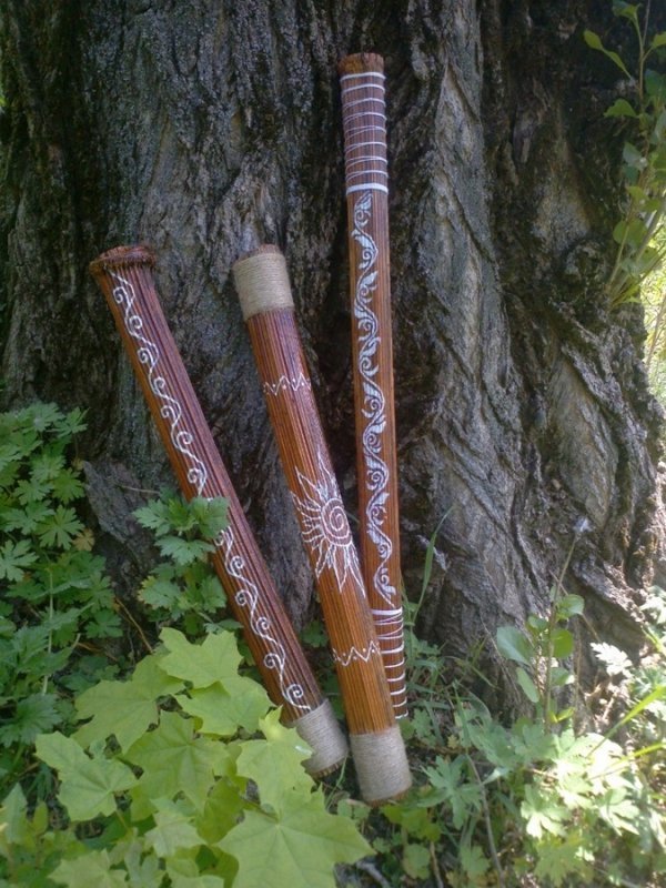 Лучанка створює магічні посохи, що викликають дощ. ФОТО