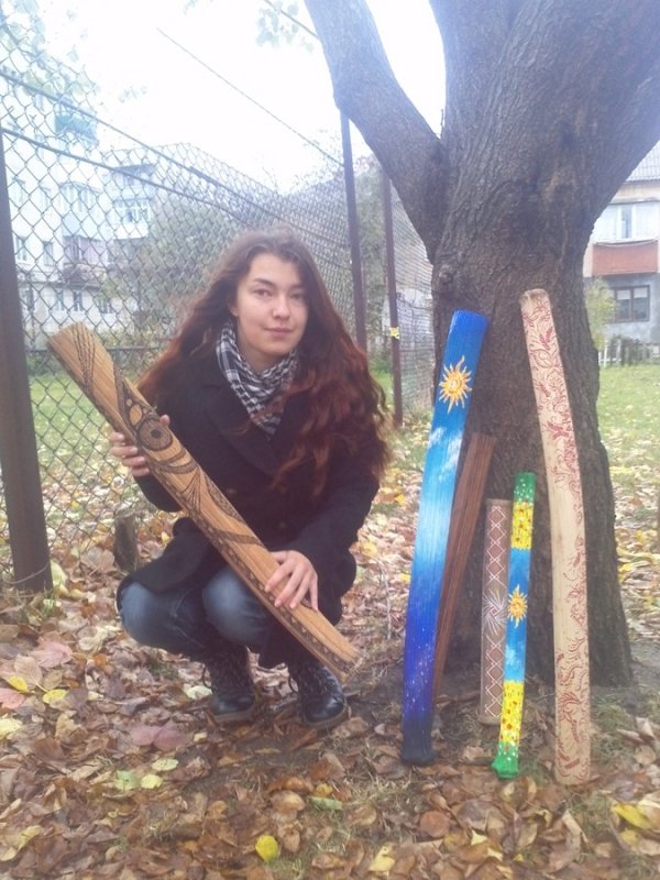 Лучанка створює магічні посохи, що викликають дощ. ФОТО