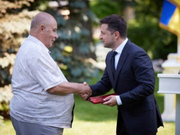 Лікар з Волині отримав високу державну нагороду з рук президента