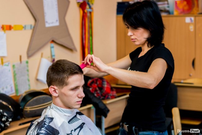 Бенкет, лімузини та королівські наряди: у Луцьку організували  свято для людей з інвалідністю. ФОТО