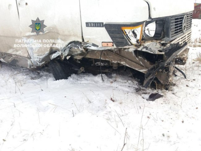 Зіткнення Mercedes і Opel на Волині: постраждало 4 людей. ФОТО