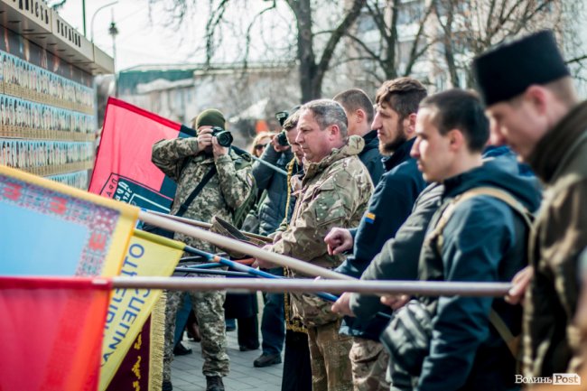 У Луцьку ходою і молитвами вшанували мужність та героїзм добровольців. ФОТО