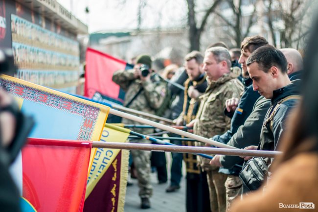 У Луцьку ходою і молитвами вшанували мужність та героїзм добровольців. ФОТО