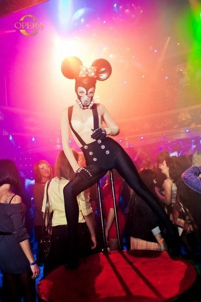 Еротичний «Дєвішнік» у луцькому клубі. ФОТО