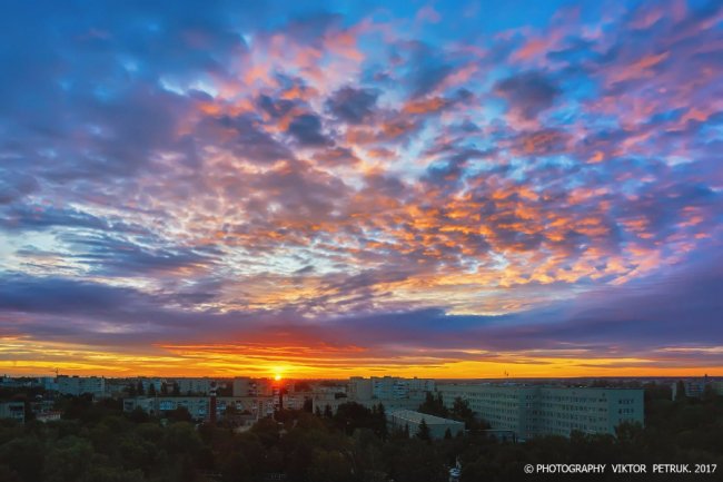 Луцький фотограф показав дивовижні фото світанку