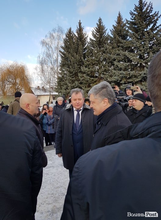 Оплески і вигуки «Вітаємо!»: у Ківерцях зустріли Порошенка. ФОТО. ВІДЕО