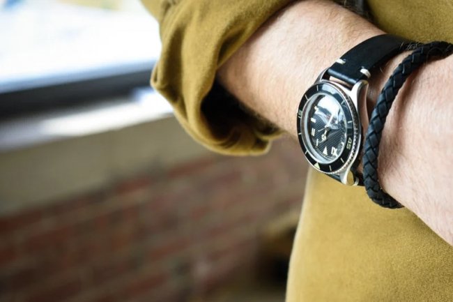 Історія та сучасне використання шкіряних браслетів у модній індустрії*