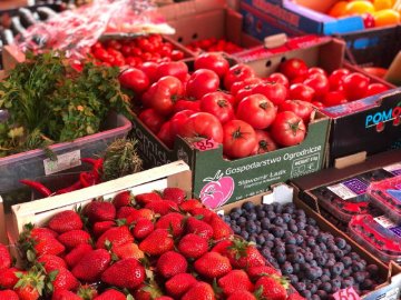 Сезонні овочі та зелень: що почому на Варшавському ринку 