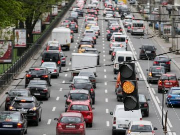 На дорогах України з'являться нові дорожні знаки