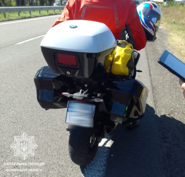 У селі на Волині затримали мотоцикліста, який рухався зі швидкістю 135 км/год