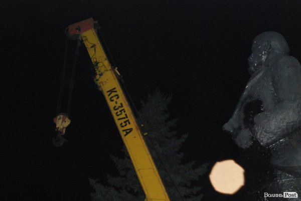 Як Волинь позбулася маневицького Леніна. ФОТО