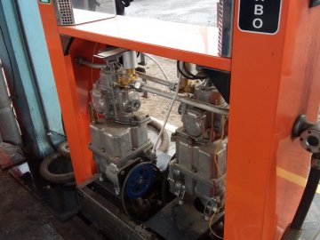 Волинські правоохоронці вилучили майже 6 тисяч літрів палива на підпільній заправці