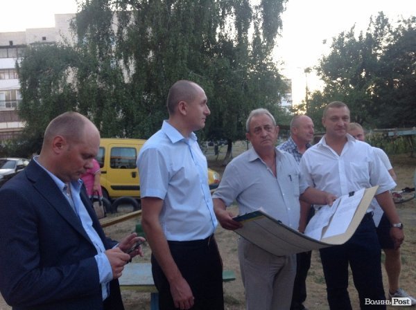 Мешканці ДПЗ давали поради меру Луцька та депутатам щодо облаштування їхніх дворів