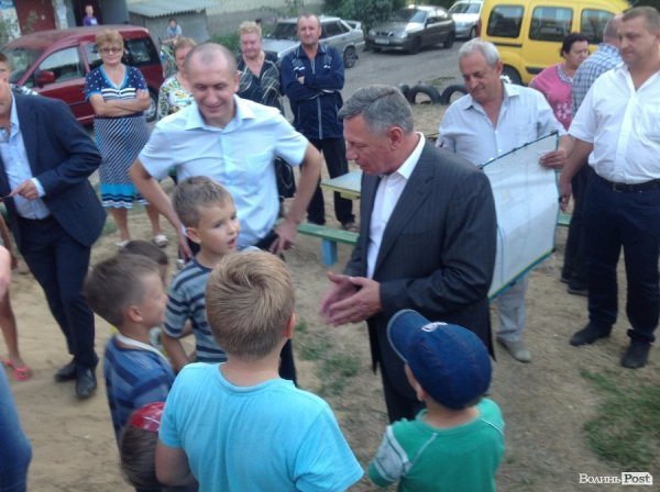 Мешканці ДПЗ давали поради меру Луцька та депутатам щодо облаштування їхніх дворів